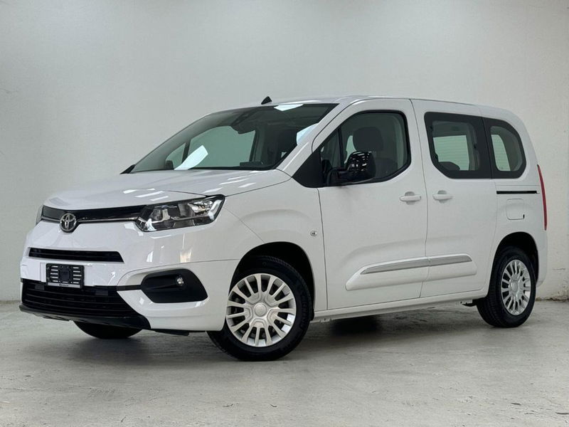 Toyota Proace City Verso City Verso 1.5D 100 CV S&amp;S Short Lounge nuova a Lurate Caccivio