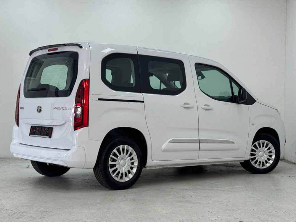 Toyota Proace City Verso nuova a Como (2)