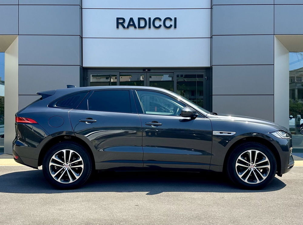 Jaguar F-Pace usata a Bari (6)