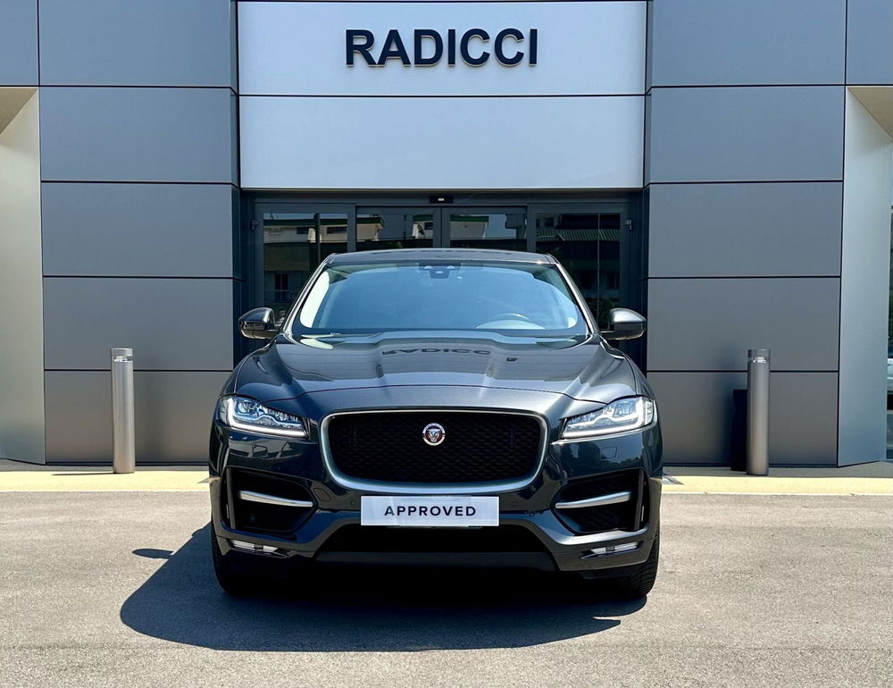 Jaguar F-Pace usata a Bari (8)