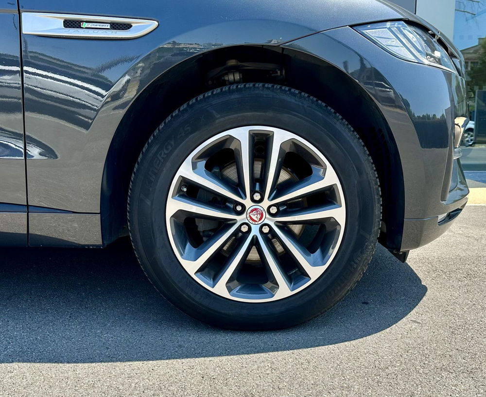 Jaguar F-Pace usata a Bari (9)