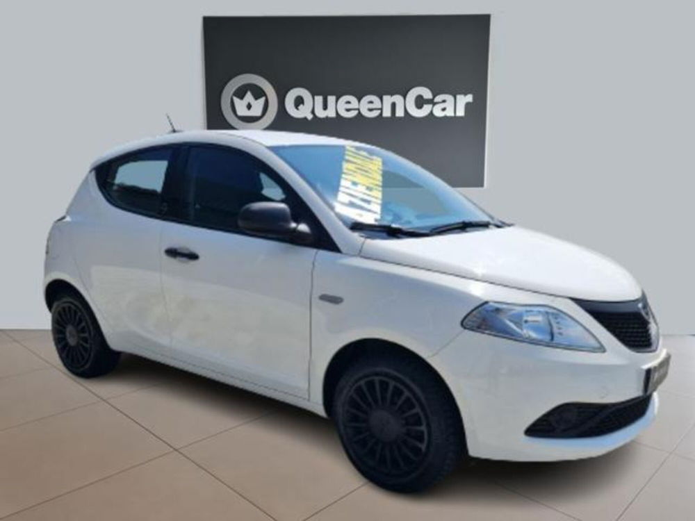 Lancia Ypsilon usata a Torino (9)