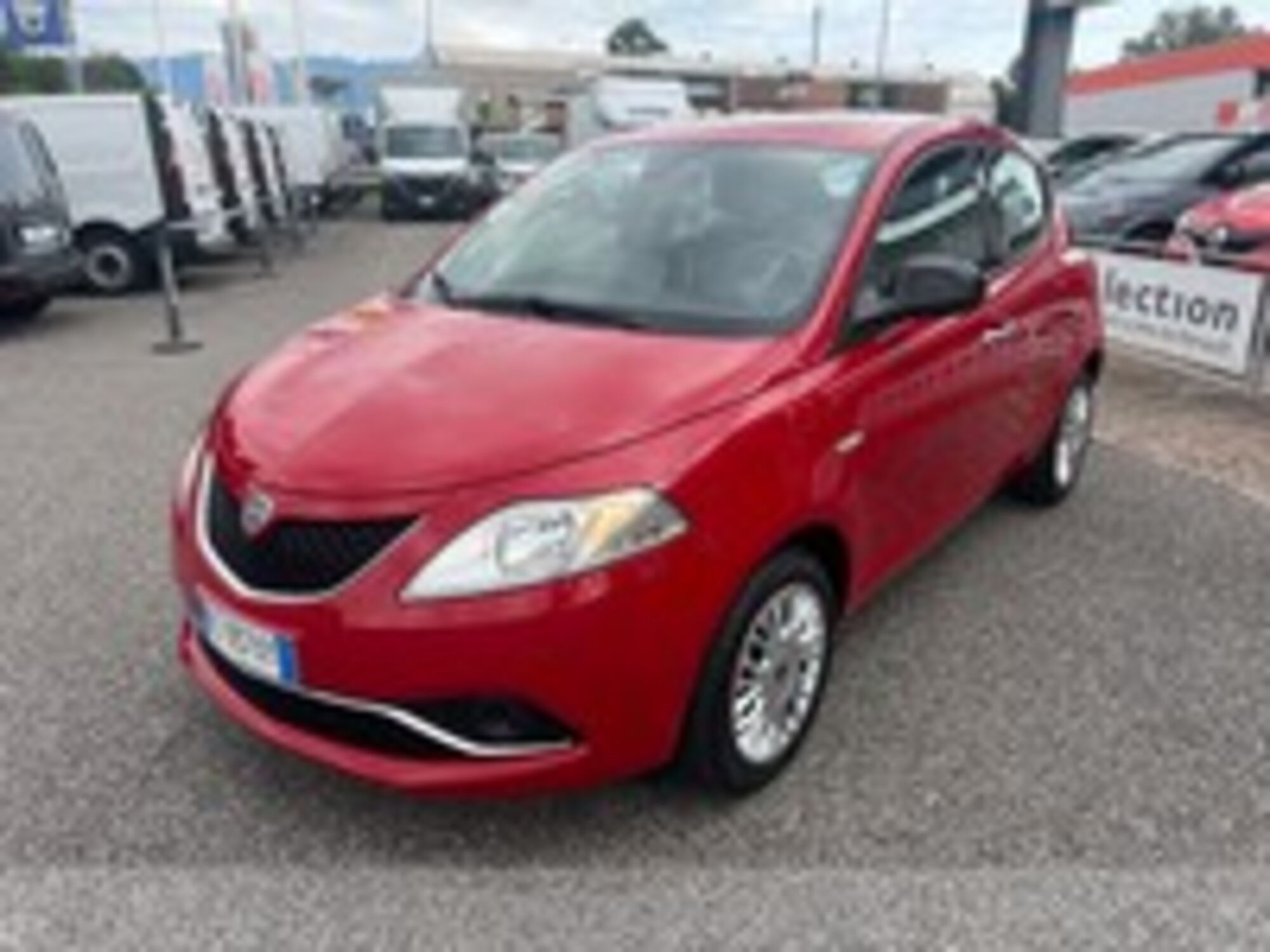 Lancia Ypsilon 1.2 69 CV 5 porte Silver  del 2016 usata a Pordenone