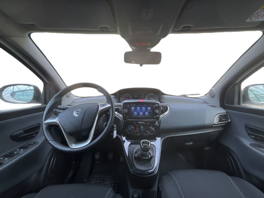 Lancia Ypsilon usata a Torino (10)