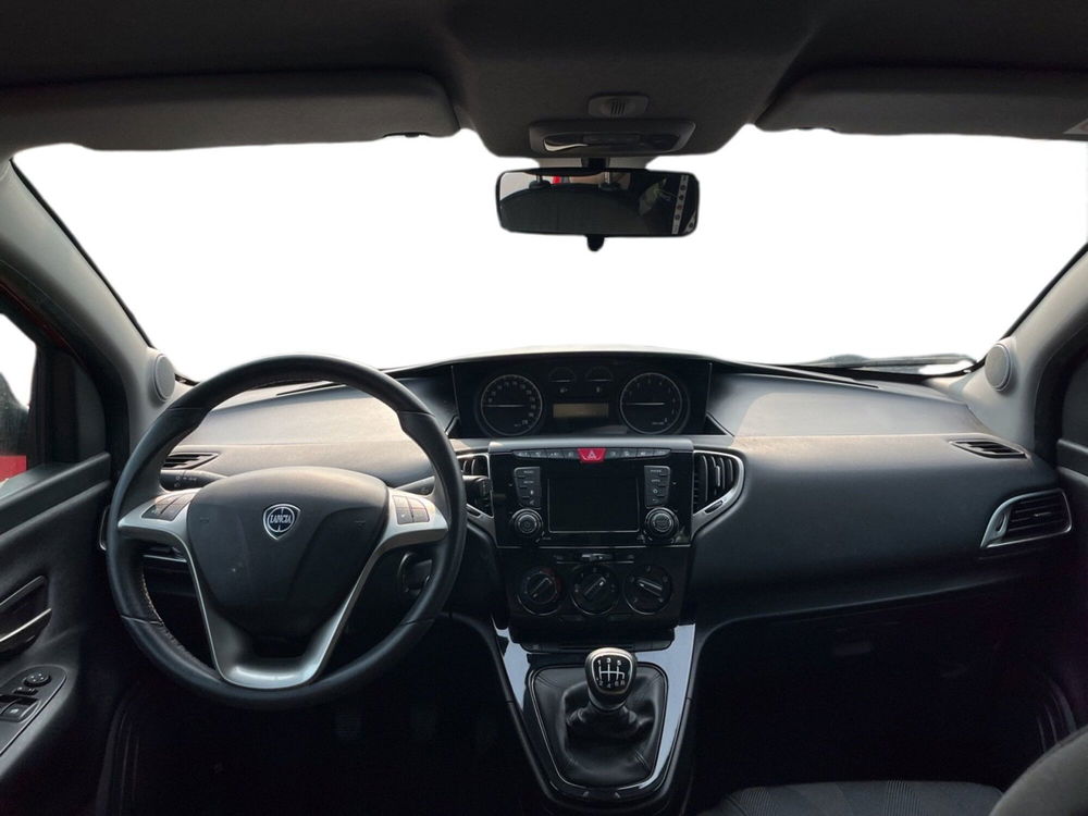 Lancia Ypsilon usata a Torino (10)