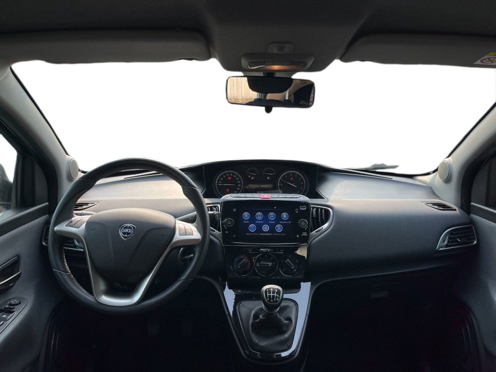 Lancia Ypsilon usata a Torino (10)