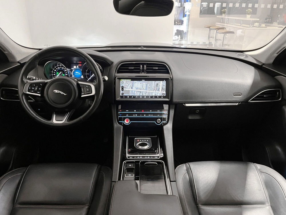 Jaguar F-Pace usata a Napoli (4)