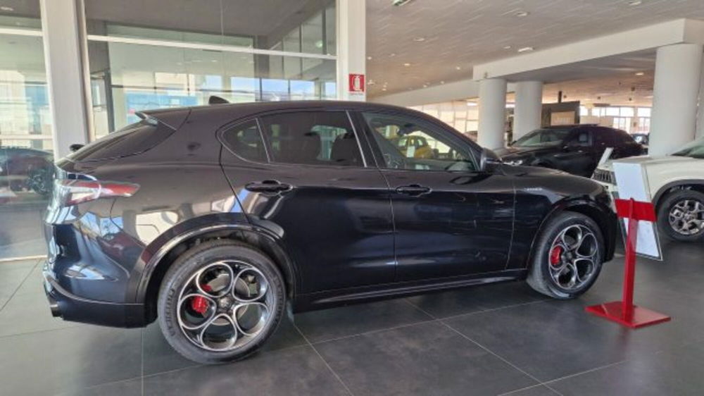 Alfa Romeo Stelvio nuova a Modena (3)