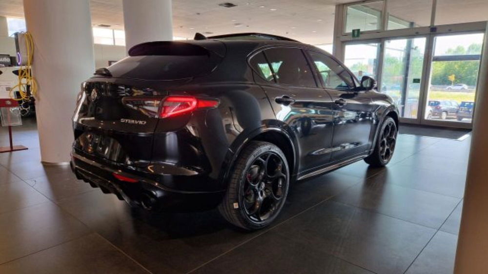 Alfa Romeo Stelvio nuova a Modena (4)