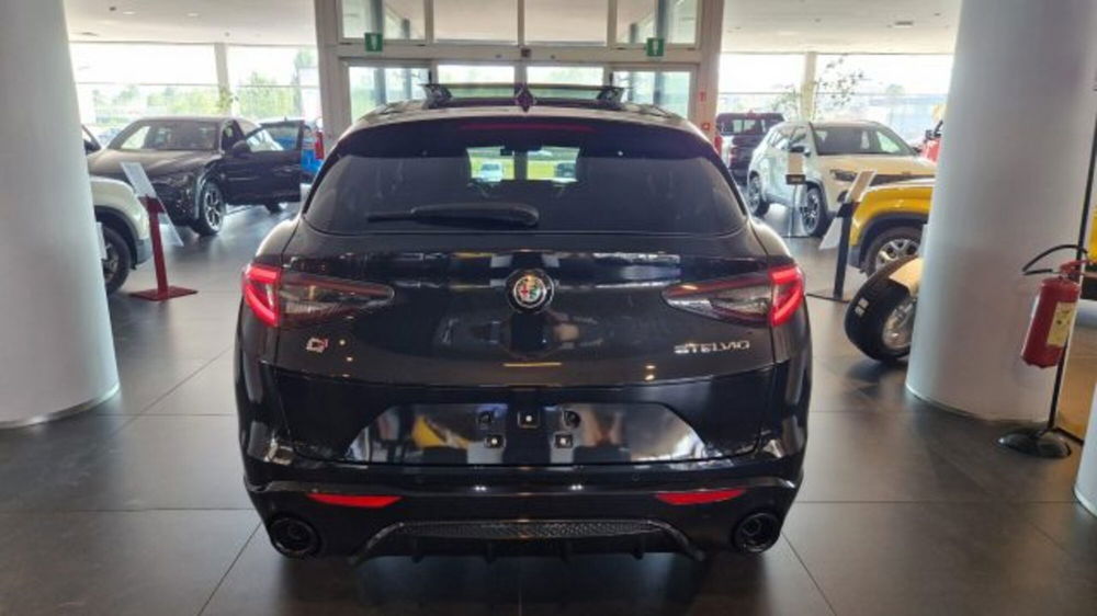 Alfa Romeo Stelvio nuova a Modena (5)