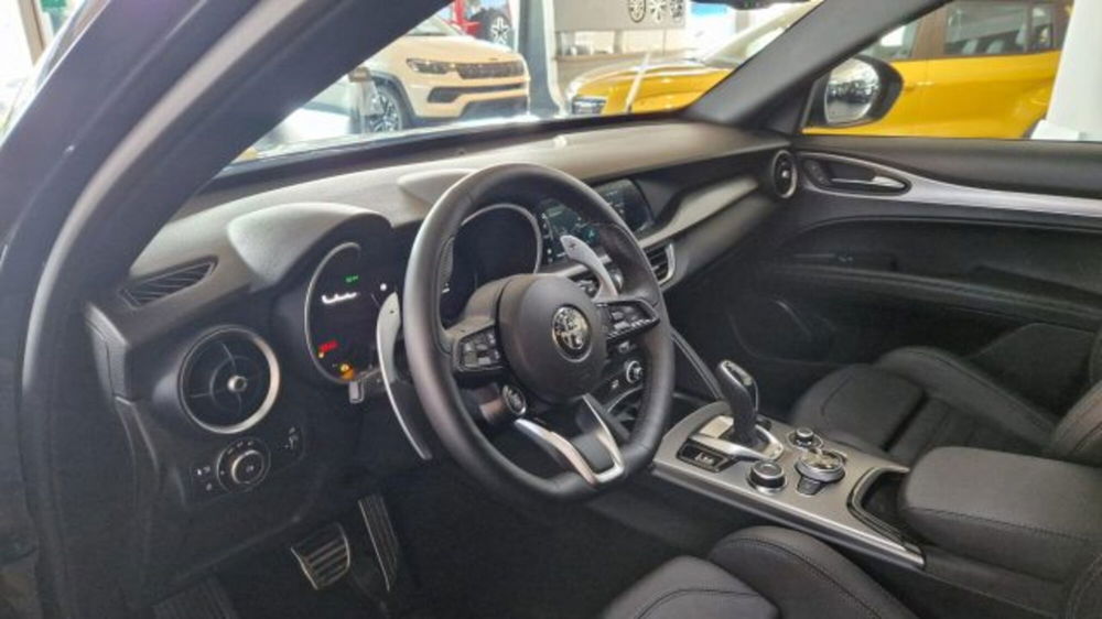 Alfa Romeo Stelvio nuova a Modena (8)