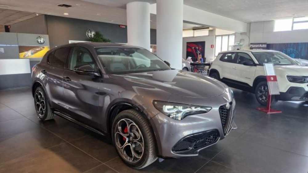 Alfa Romeo Stelvio nuova a Modena (3)