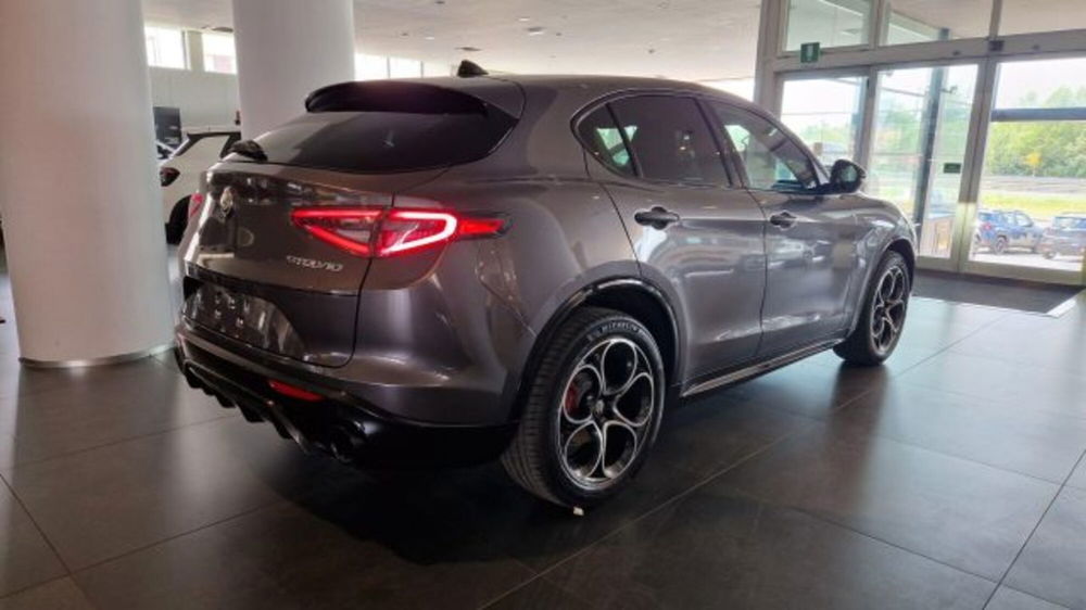 Alfa Romeo Stelvio nuova a Modena (4)