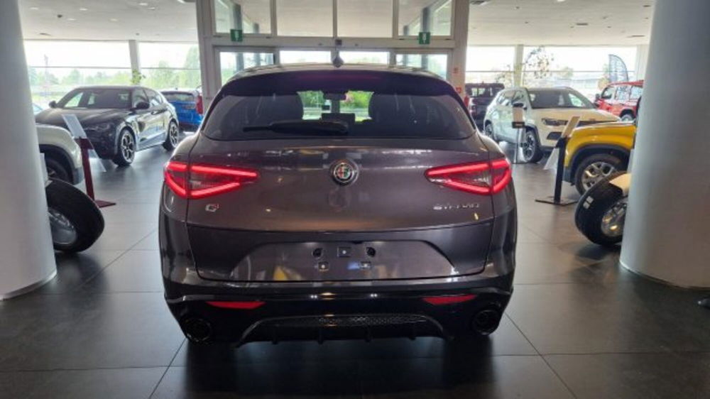 Alfa Romeo Stelvio nuova a Modena (5)