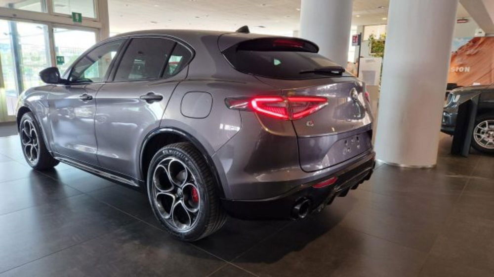 Alfa Romeo Stelvio nuova a Modena (6)