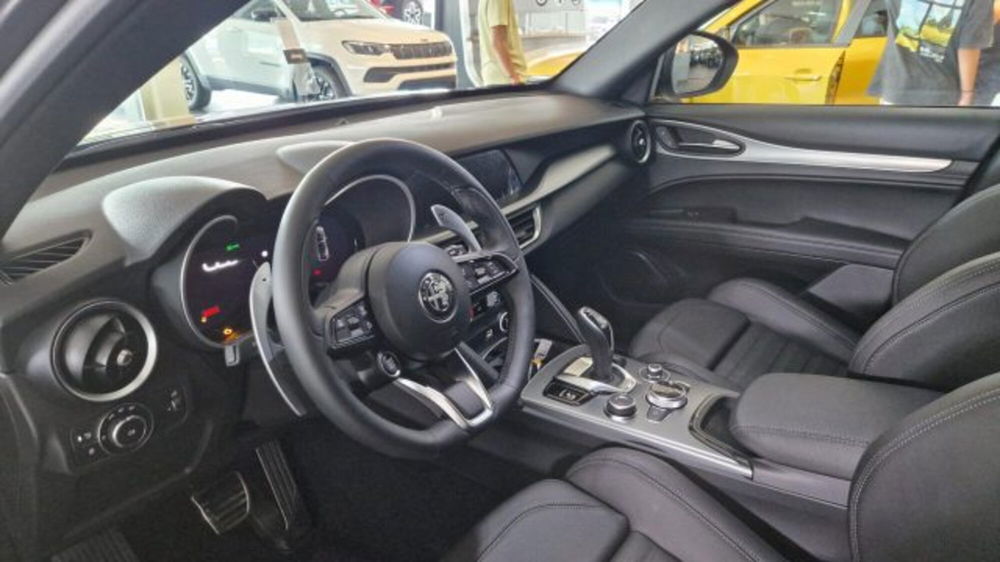 Alfa Romeo Stelvio nuova a Modena (7)