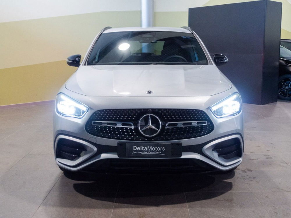 Mercedes-Benz GLA SUV nuova a Macerata (2)