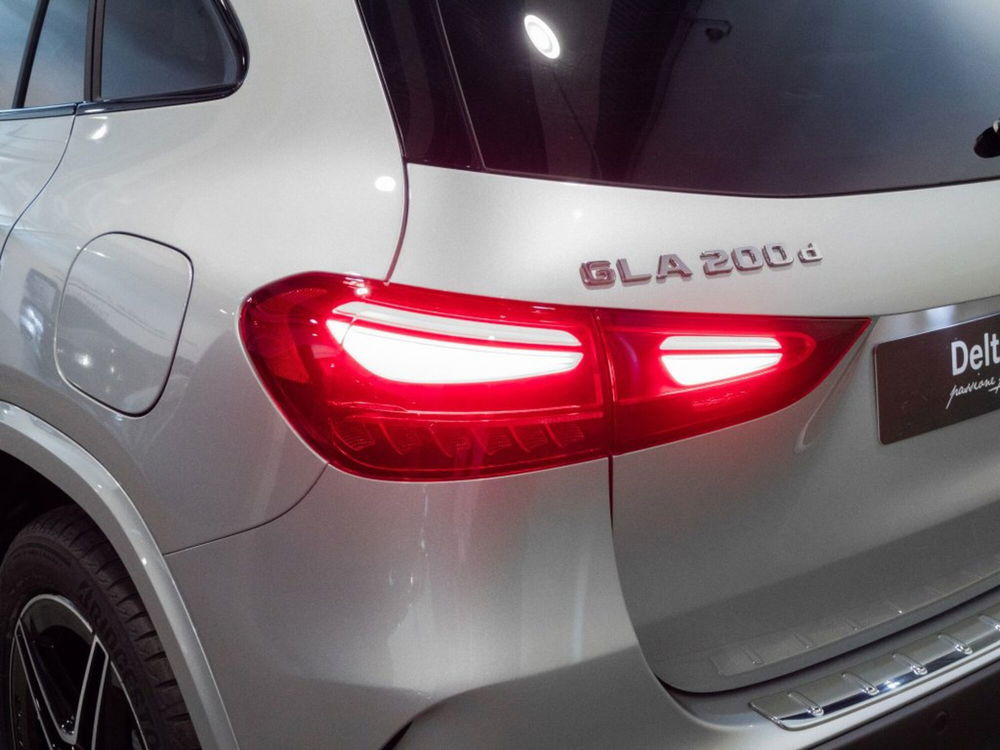 Mercedes-Benz GLA SUV nuova a Macerata (6)