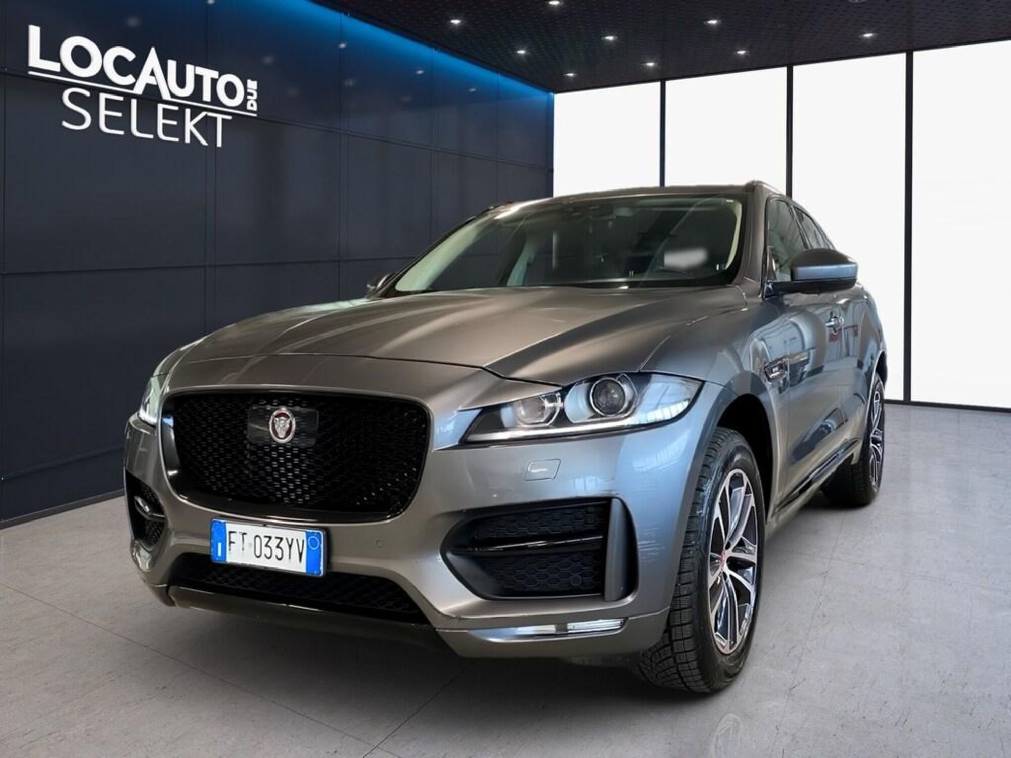 Jaguar F-Pace 2.0 D 240 CV AWD aut. R-Sport  del 2019 usata a Torino