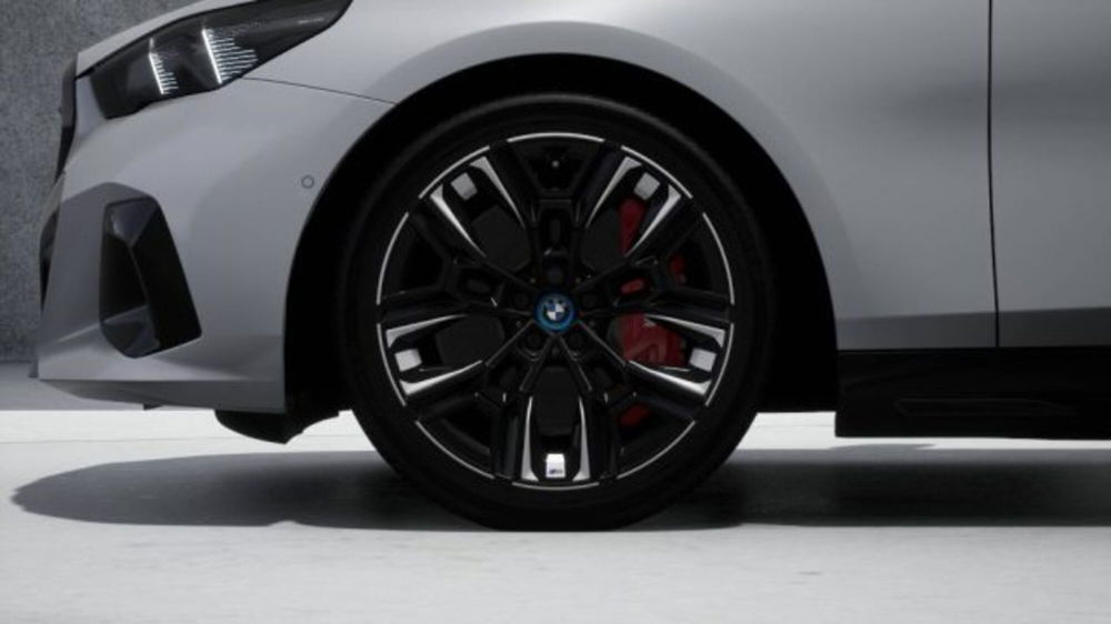 BMW i5 Touring nuova a Modena (8)