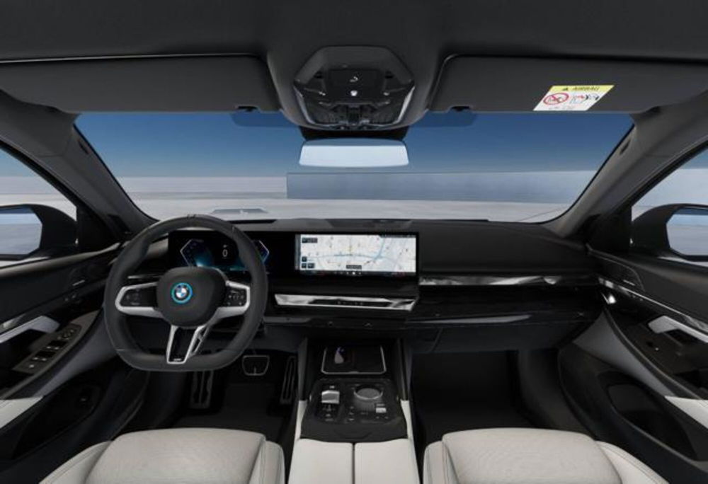 BMW i5 Touring nuova a Modena (11)