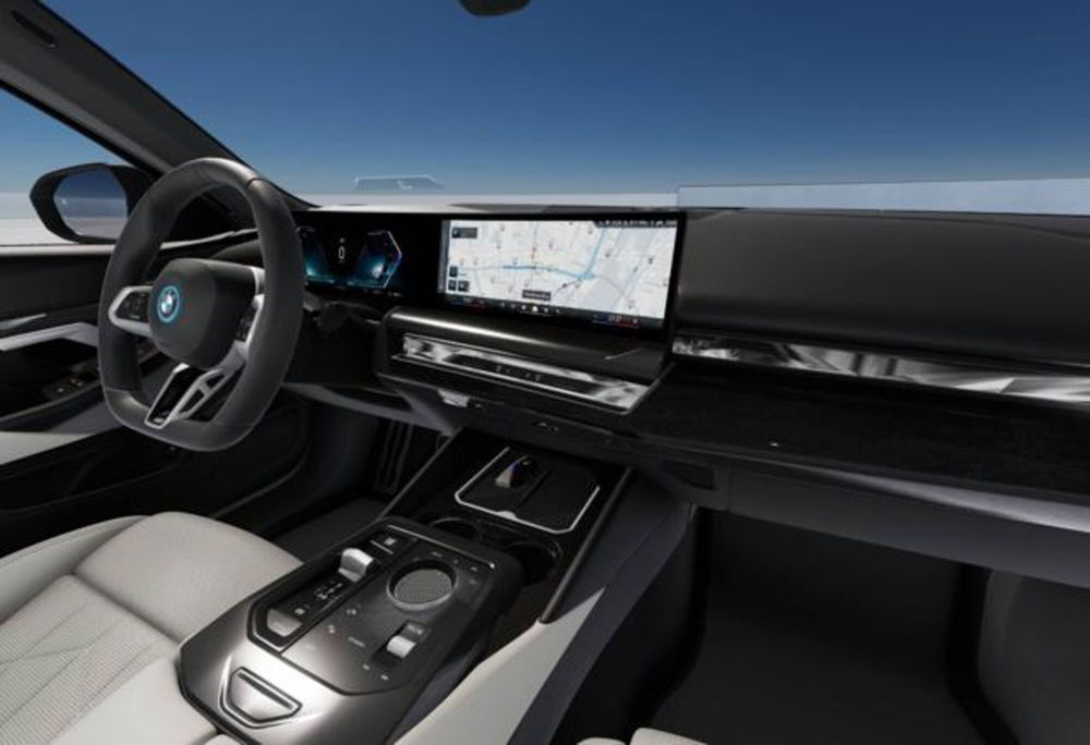 BMW i5 Touring nuova a Modena (15)