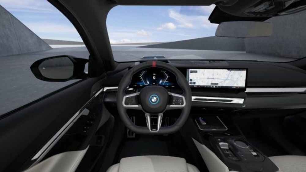 BMW i5 Touring nuova a Modena (14)