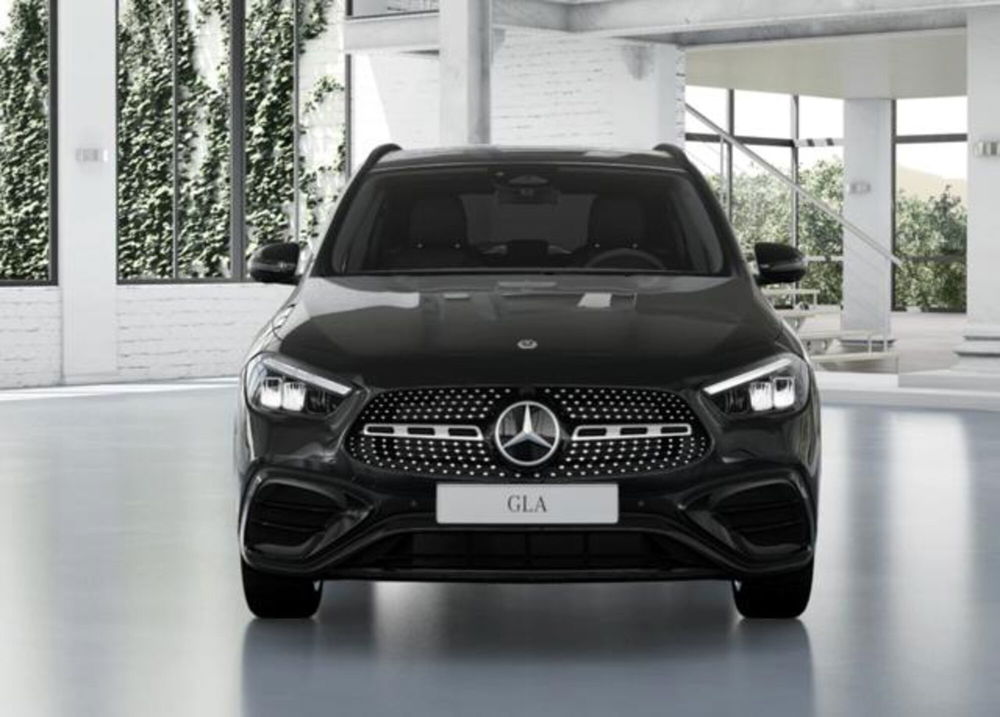 Mercedes-Benz GLA SUV nuova a Torino (2)