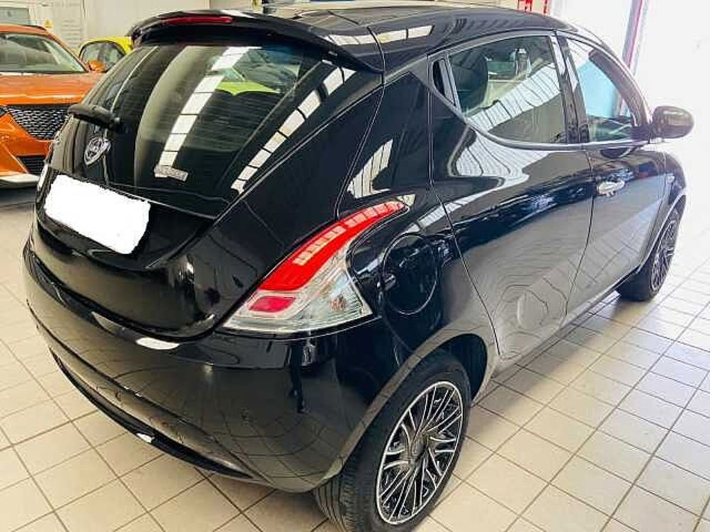 Lancia Ypsilon usata a Milano (5)