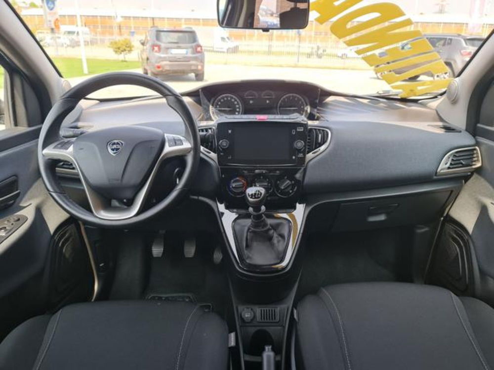 Lancia Ypsilon usata a Torino (9)