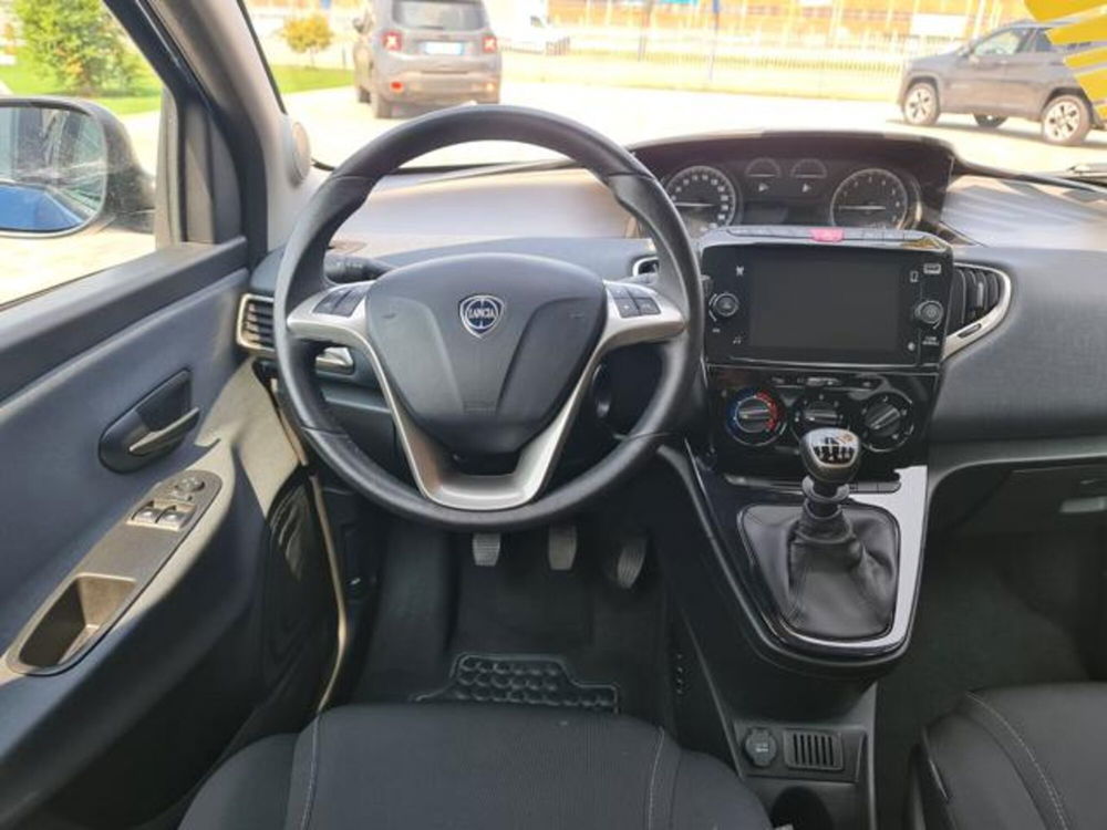 Lancia Ypsilon usata a Torino (10)