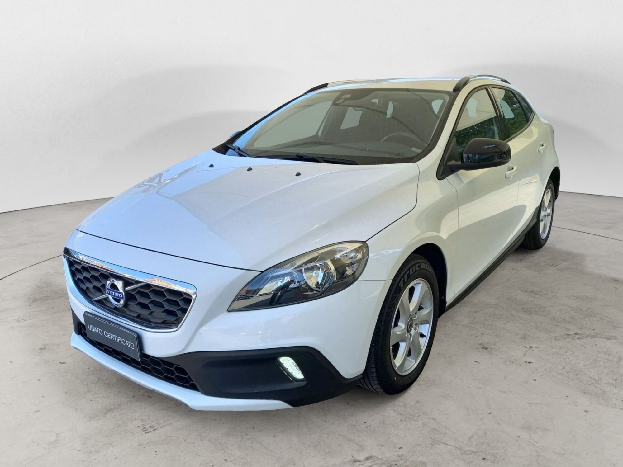 Volvo V40 Cross Country D2 1.6 Kinetic  del 2015 usata a Bari