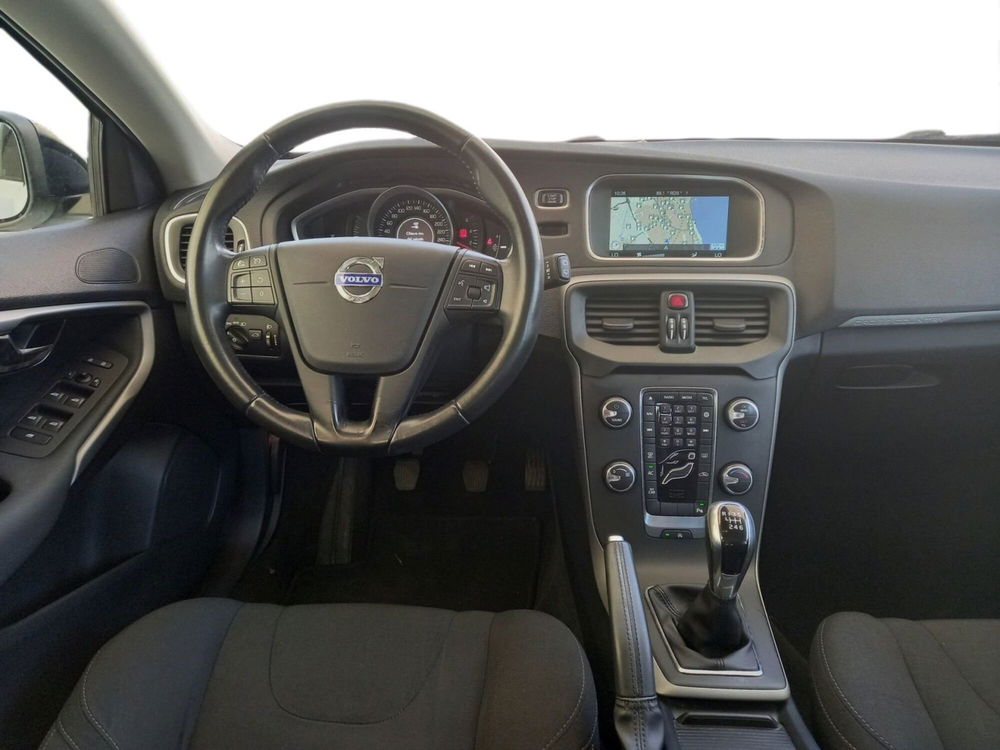 Volvo V40 Cross Country usata a Bari (9)