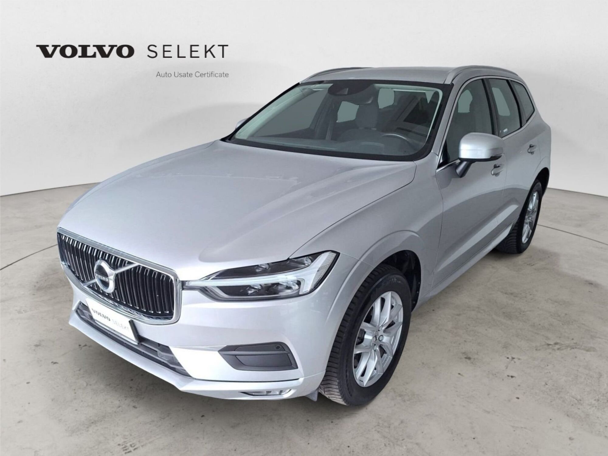 Volvo XC60 B4 (d) AWD Geartronic Momentum Pro  del 2020 usata a Bari