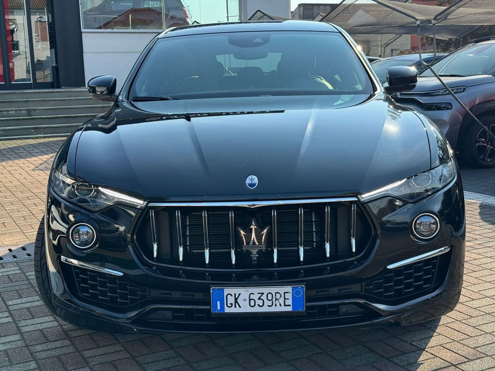 Maserati Levante usata a Pavia (2)