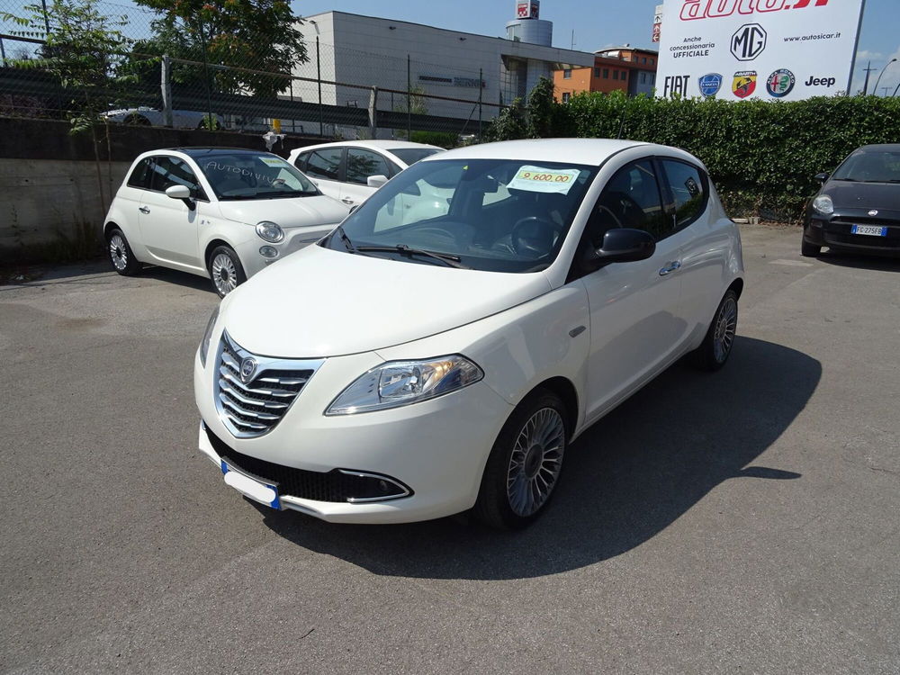 Lancia Ypsilon usata a Lucca (2)