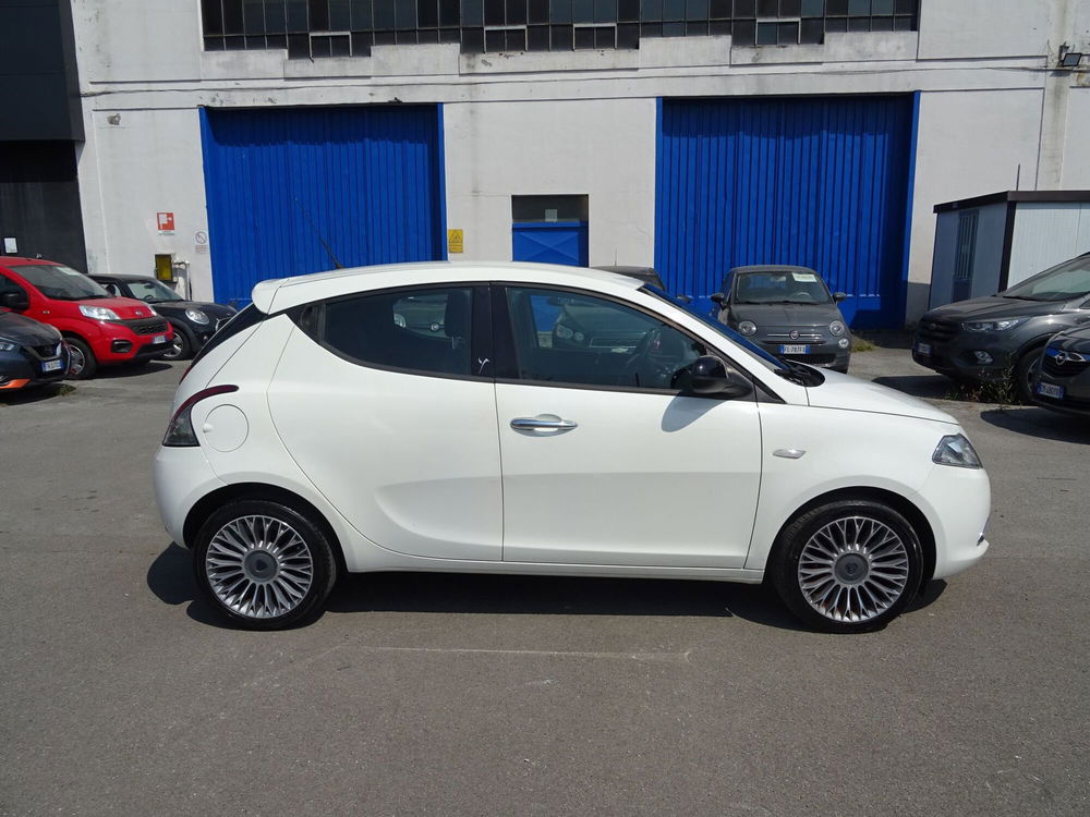 Lancia Ypsilon usata a Lucca (4)