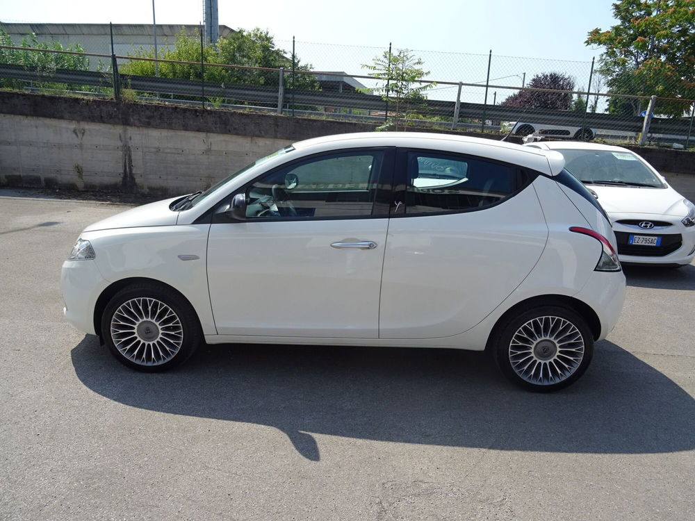 Lancia Ypsilon usata a Lucca (8)