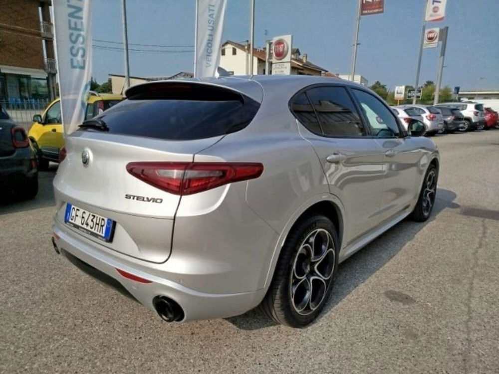 Alfa Romeo Stelvio usata a Torino (7)