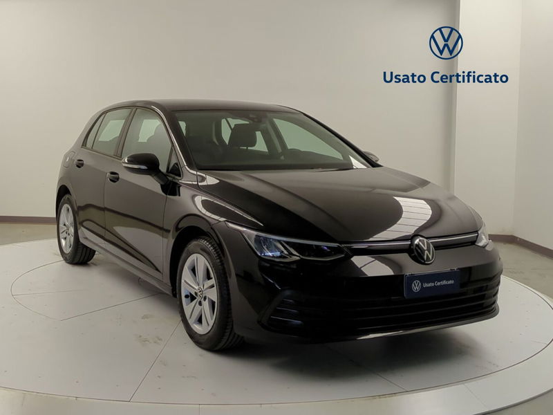 Volkswagen Golf 2.0 TDI DSG SCR Life del 2023 usata a Pratola Serra