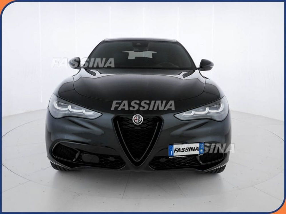 Alfa Romeo Stelvio nuova a Milano (2)