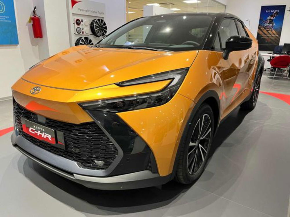 Toyota Toyota C-HR nuova a Cuneo