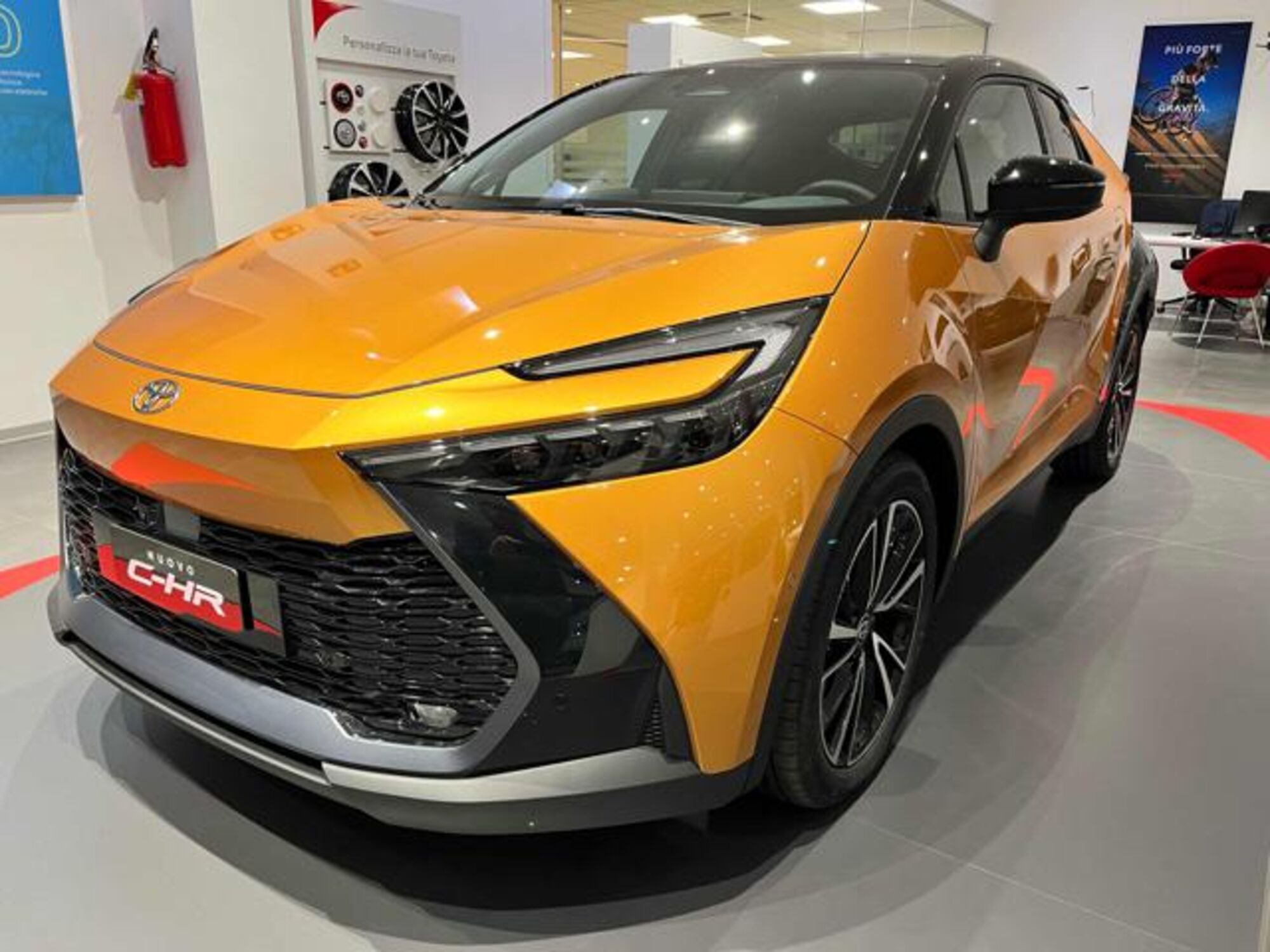 Toyota Toyota C-HR 2.0 hv Lounge Premiere fwd e-cvt nuova a Bra