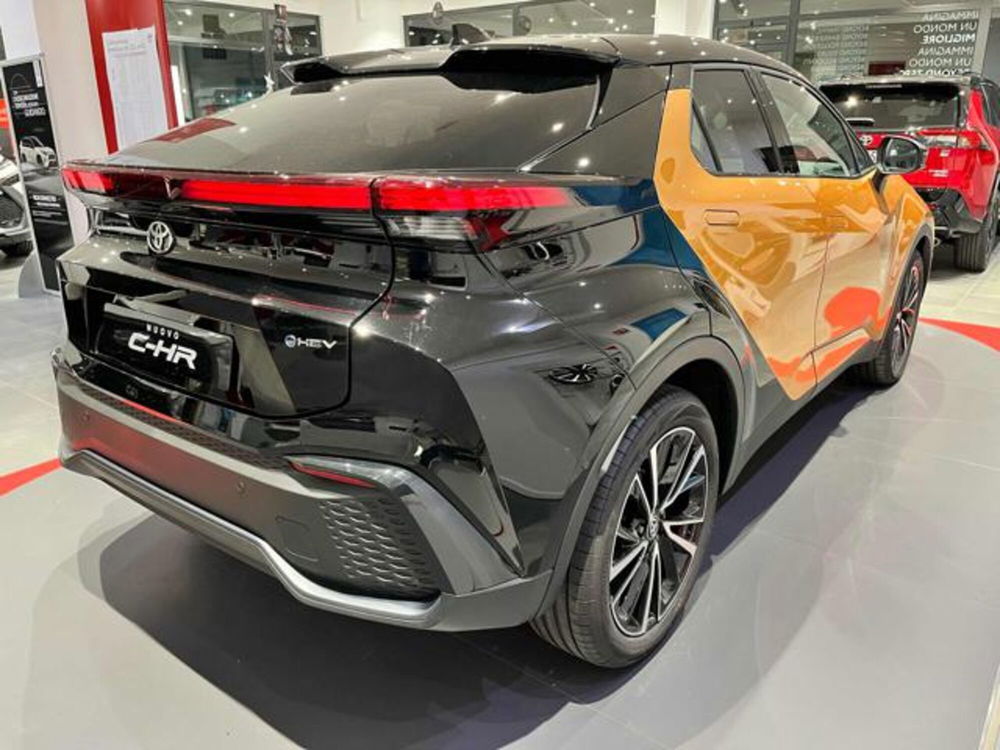 Toyota Toyota C-HR nuova a Cuneo (3)