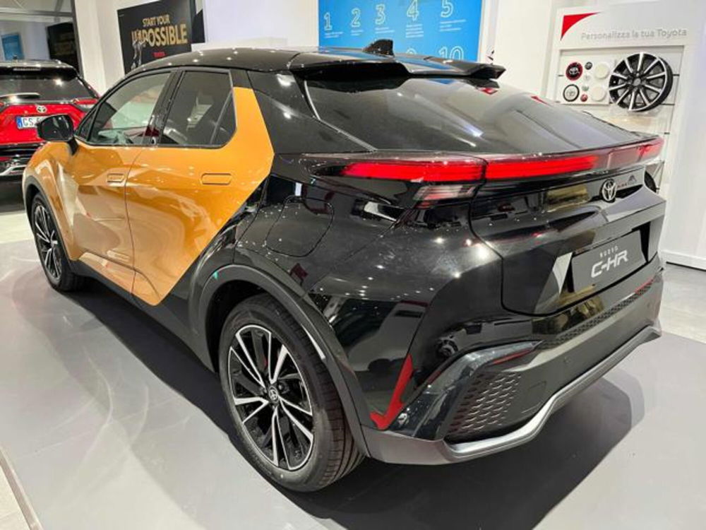 Toyota Toyota C-HR nuova a Cuneo (4)