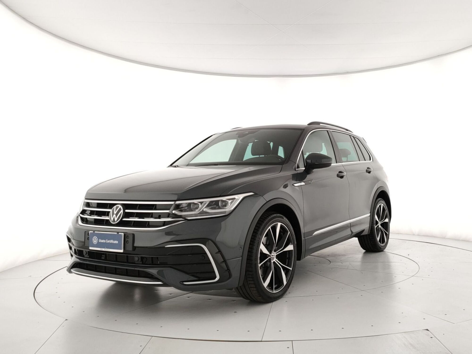 Volkswagen Tiguan 2.0 TDI 150 CV SCR DSG 4MOTION R-Line del 2023 usata a Torre Annunziata