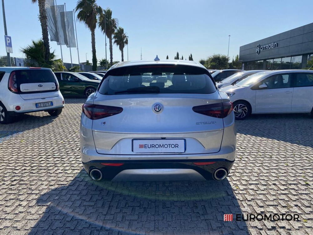 Alfa Romeo Stelvio usata a Bari (8)