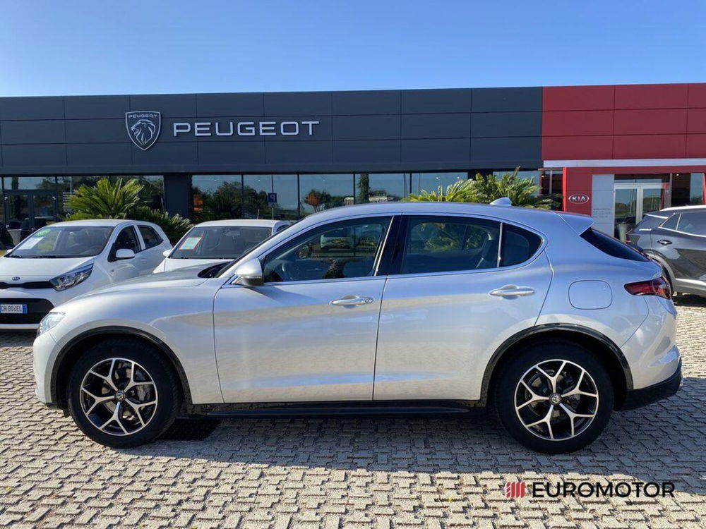 Alfa Romeo Stelvio usata a Bari (9)