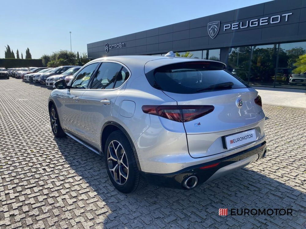 Alfa Romeo Stelvio usata a Bari (10)