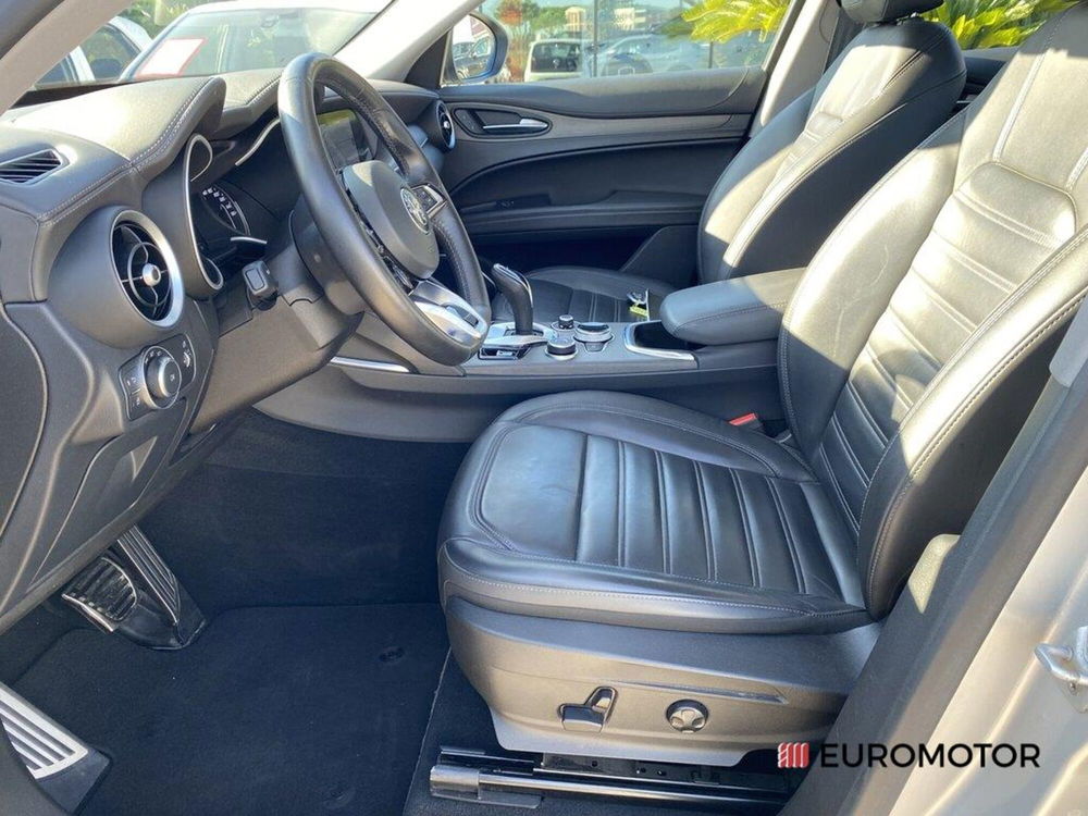 Alfa Romeo Stelvio usata a Bari (13)